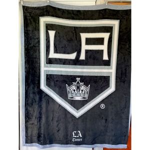 Los Angeles Kings NHL 46" x 60" Fade Away Fleece Throw Blanket